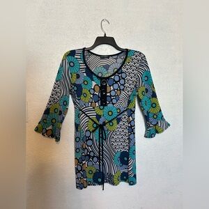 G.T.B. Women’s Floral Stretch Top With Black Trim Size Large 3/4 Sleeve